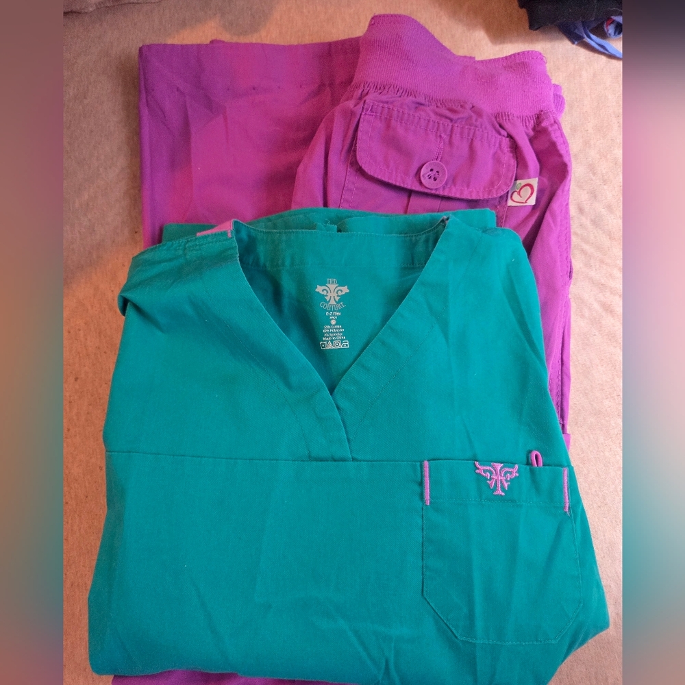 Med Couture Two-Tone Green and Magenta Scrub Set